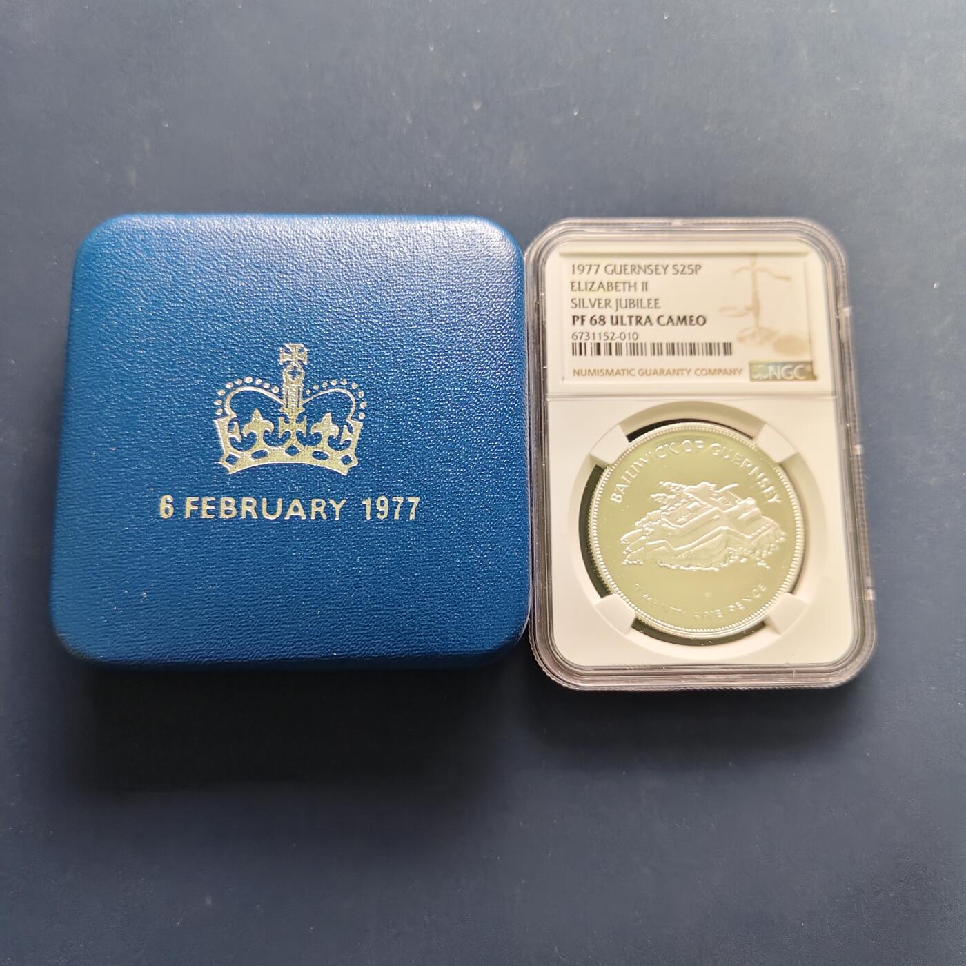 【全场包邮】纯粹捡漏拍497场-持续更新中 【收藏级·亚军分】根西1977年25便士女王登基25周年精制克朗型纪念银币【38.5毫米28.28克92.5%】-原盒-NGC PF68 ULTRA CAMEO（更高分9枚）