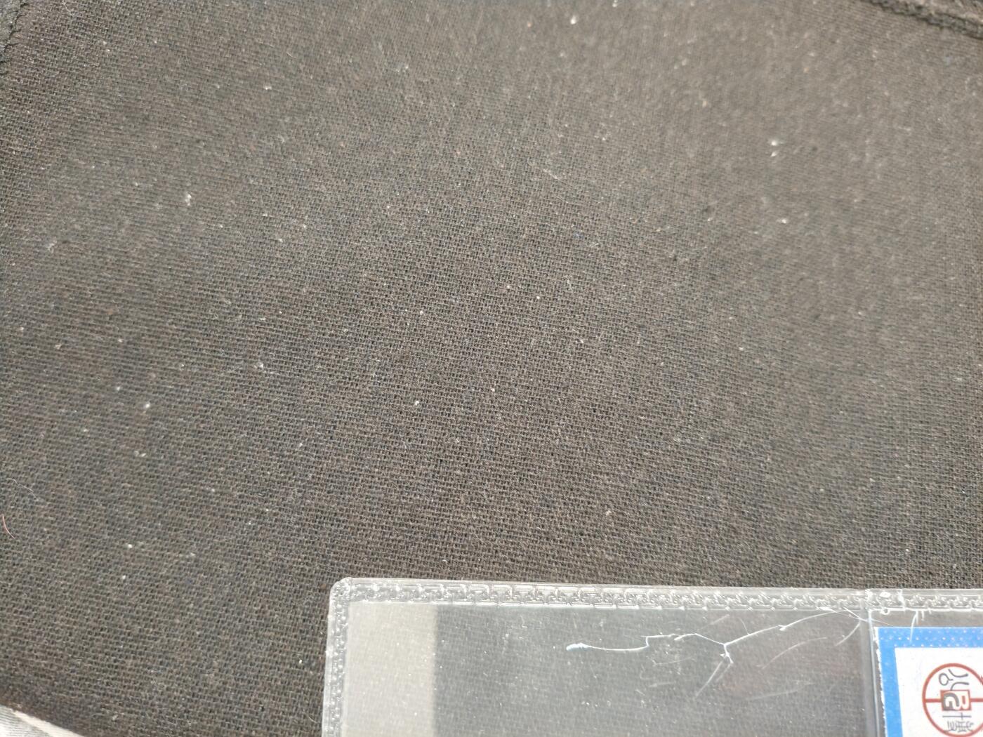 刘世昌艺术品销售中心～虎踞龙蟠*金杨在线联拍群第517期 1980年壹圆【金龙王】（公博评级   65E  号码：JT31390071）1枚。注：评级壳边缘有裂痕。