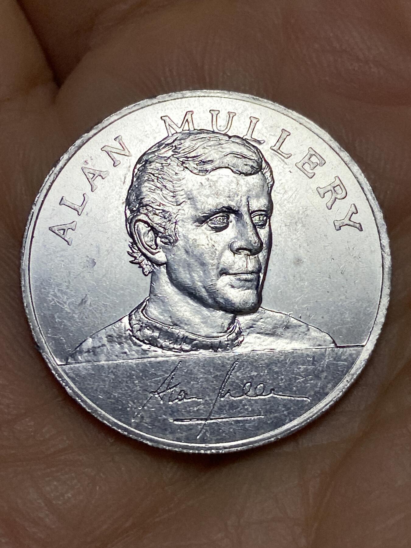 2026年第十一场(总第一百八十场）外国好品散币场(免佣金) 英国🇬🇧1970年纪念章(ESSO石油公司发行，1970年墨西哥第九届世界杯纪念章，时任英格兰国家队艾伦·穆莱里纪念章)