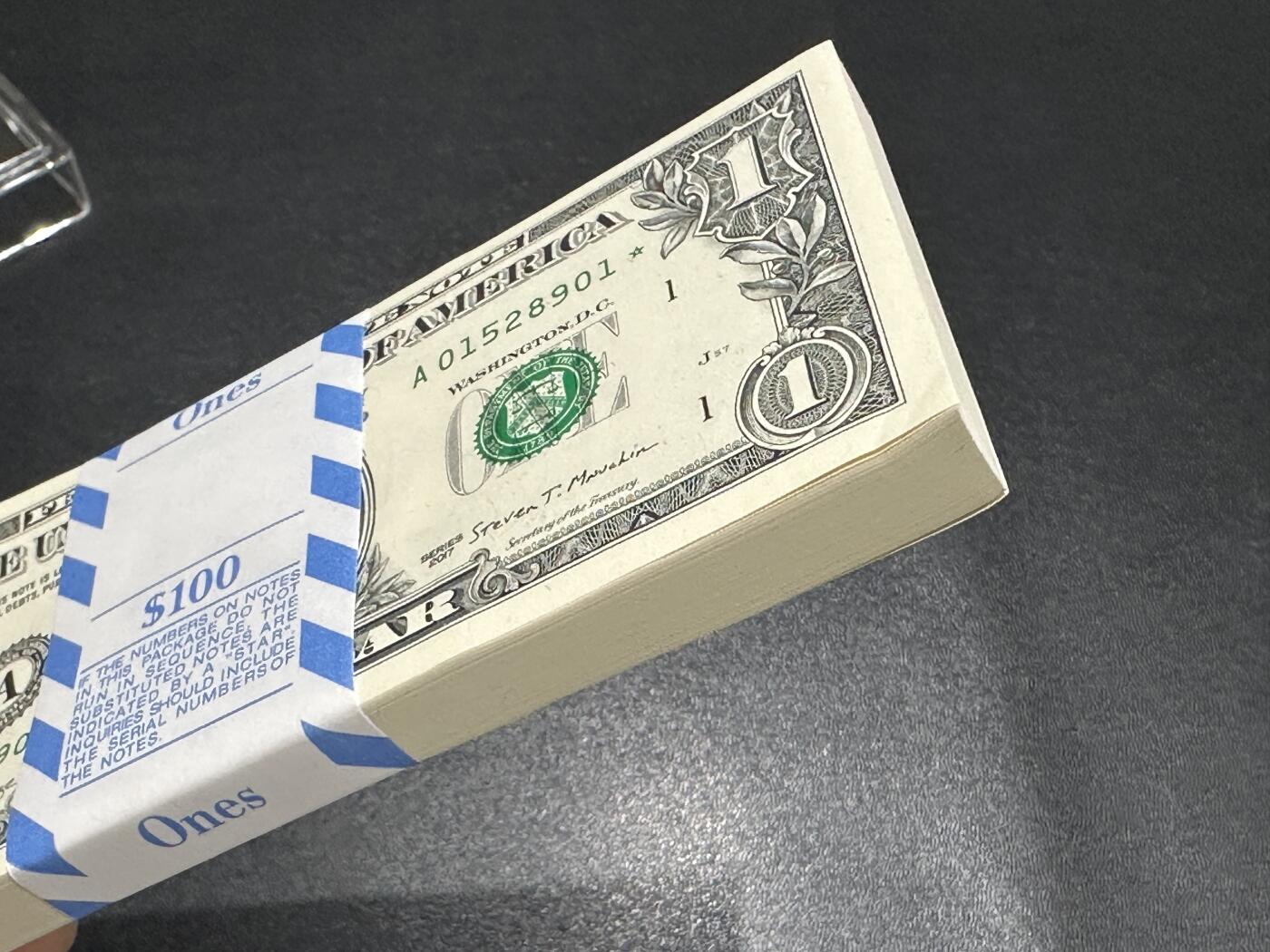 《外钞收藏家》第六百零三期（精选场）（本平台长期征集拍品、欢迎藏友们联系合作） 2017年美国1美元 标准100连号 全新 A冠 补号 高位无47靓号