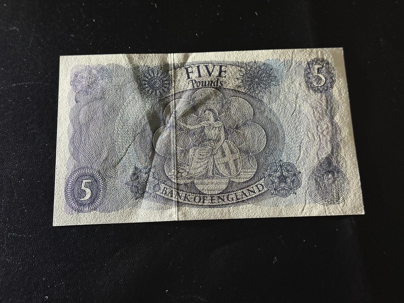 《外钞收藏家》第六百零三期（精选场）（本平台长期征集拍品、欢迎藏友们联系合作） 英国C序列5镑 UNC- 品相如图 全偶数尾8