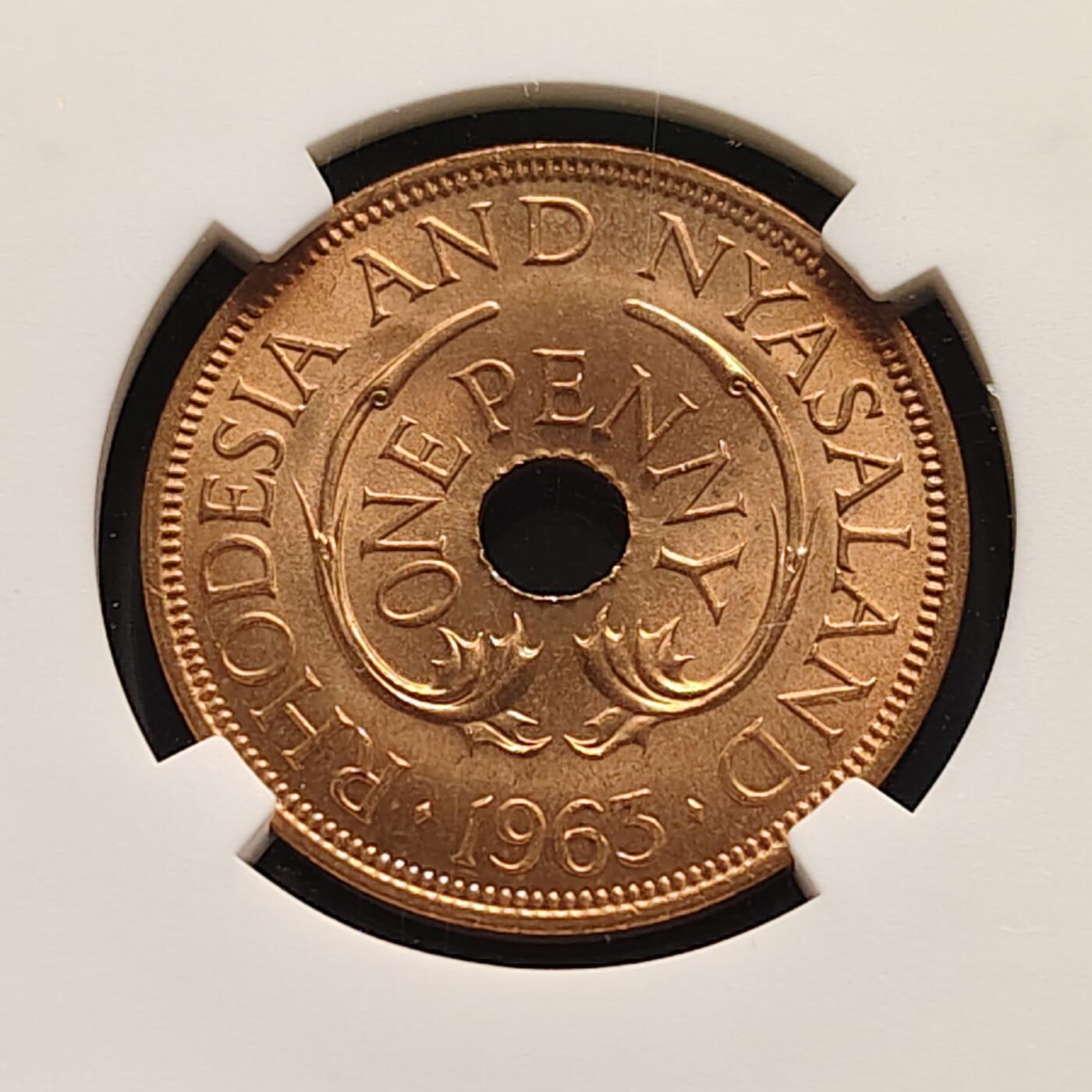 【全场包邮】纯粹捡漏拍497场-持续更新中 【收藏级·冠军分】英属罗德西亚和尼亚萨兰1963年女王1便士铜币-NGC MS66 RD