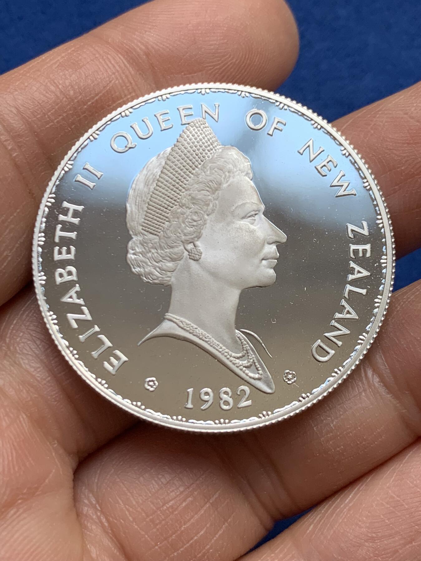 《竞宝斋》第459场 周日，周一，2场连拍 （全场包邮）欢迎送拍 新西兰1982年南秧鸟1元银币，镜面精制，27.45克，925银