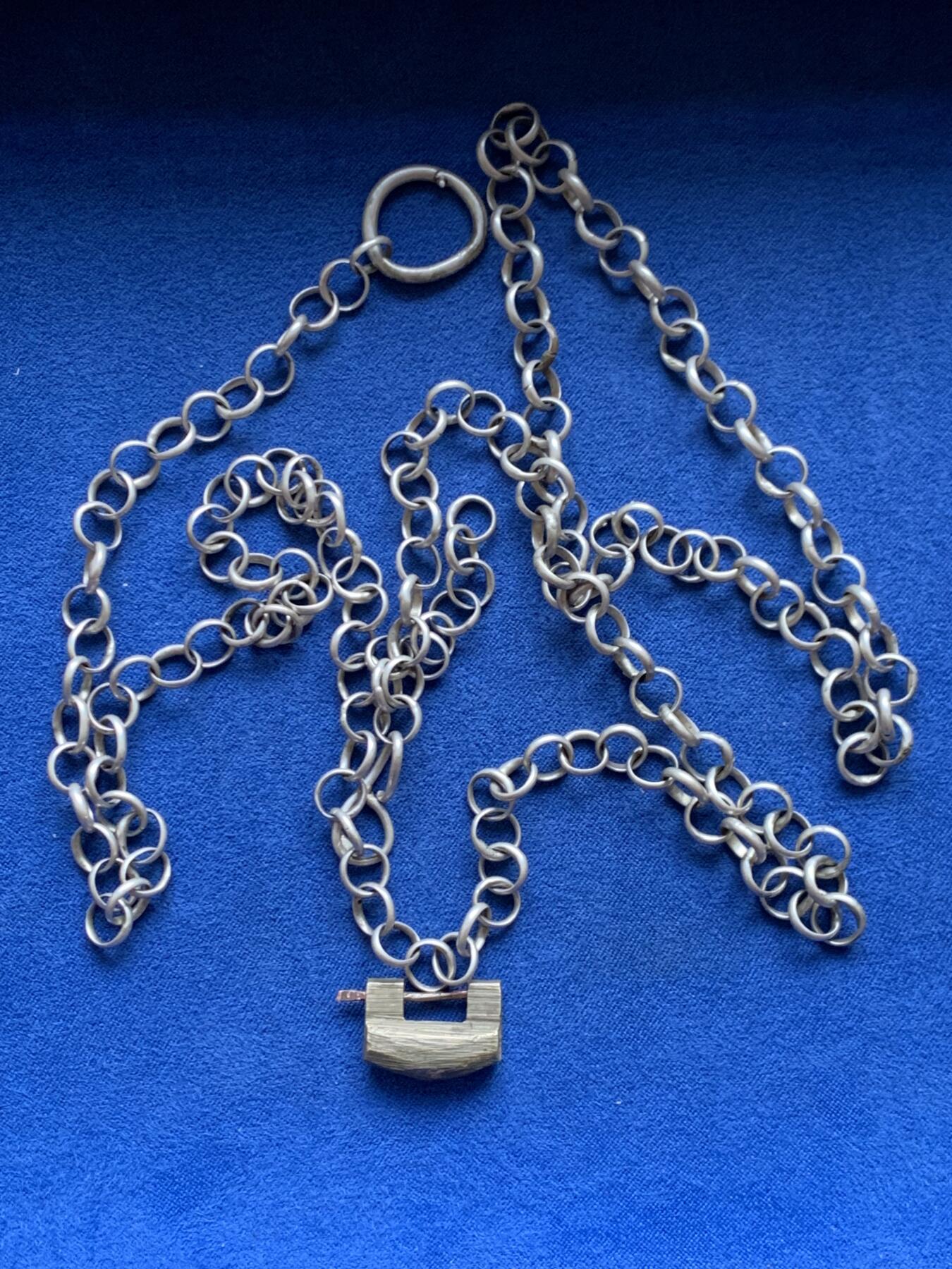 《竞宝斋》第459场 周日，周一，2场连拍 （全场包邮）欢迎送拍 早期手工银链一条 925银 重约43.75克 配一把铜质挂锁（约6克）