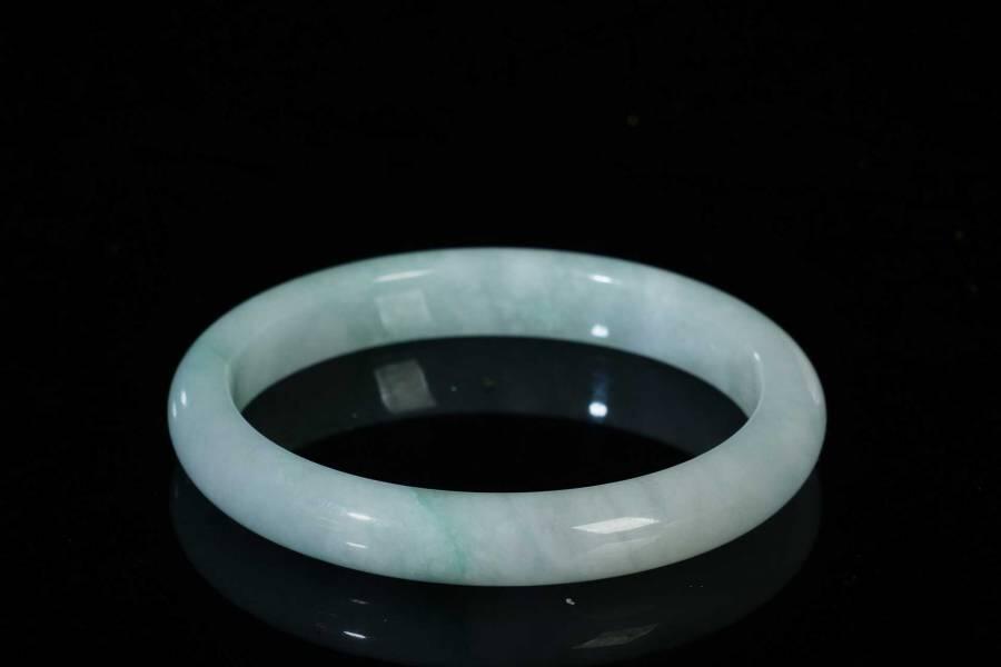 上海都达杂项专场三（全场包邮） 天然冰种带绿翡翠手镯86-38