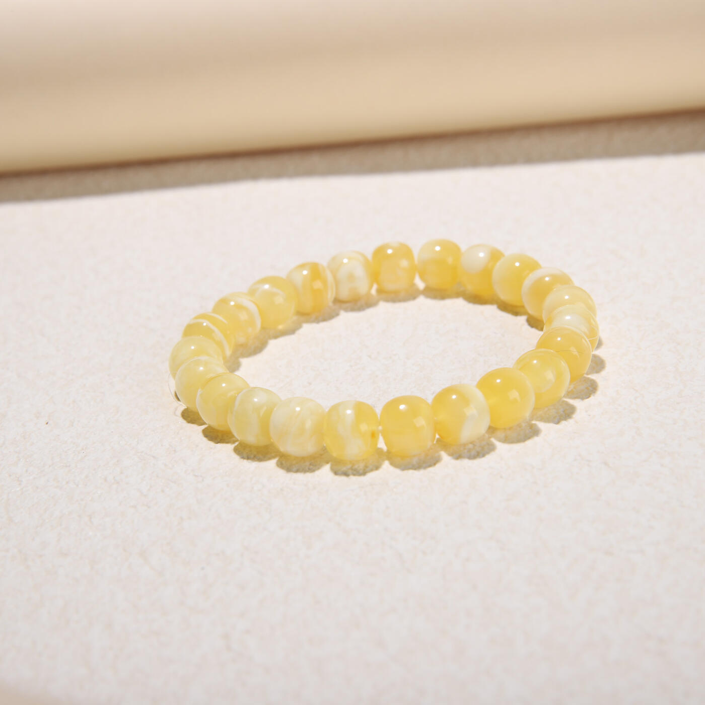 瑰丽珠宝（一） 精工瓷白花蜜蜡手串