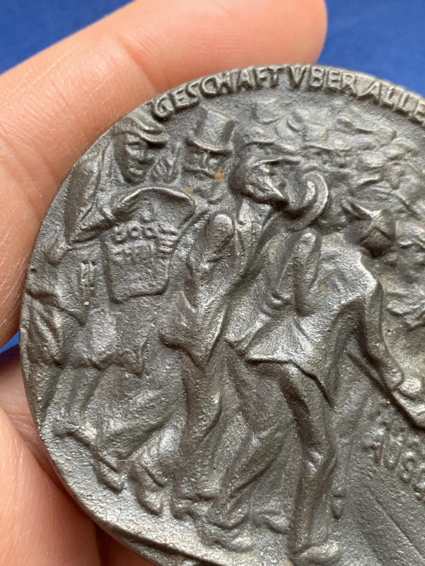 《竞宝斋》第459场 周日，周一，2场连拍 （全场包邮）欢迎送拍 德国 1915 死亡船票 铸铁章 卡尔歌茨作品 78.1克 55.2mm 铁章有这个品相不易