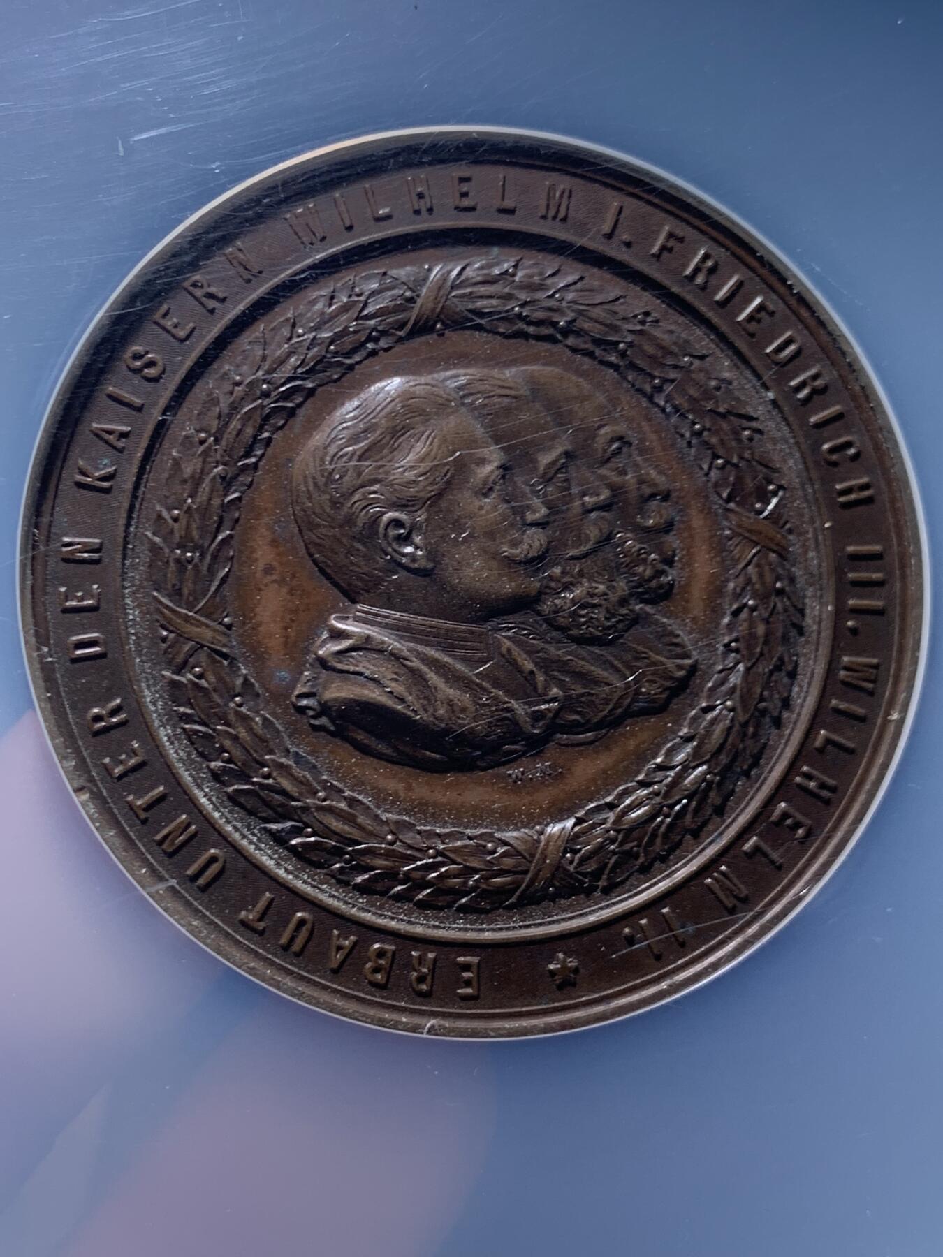 《竞宝斋》第459场 周日，周一，2场连拍 （全场包邮）欢迎送拍 NGC MS62BN 德国基尔运河纪念铜章 该河从1887年到1895年建设开通 正面威廉一世、腓特烈三世和威廉二世 加大盒