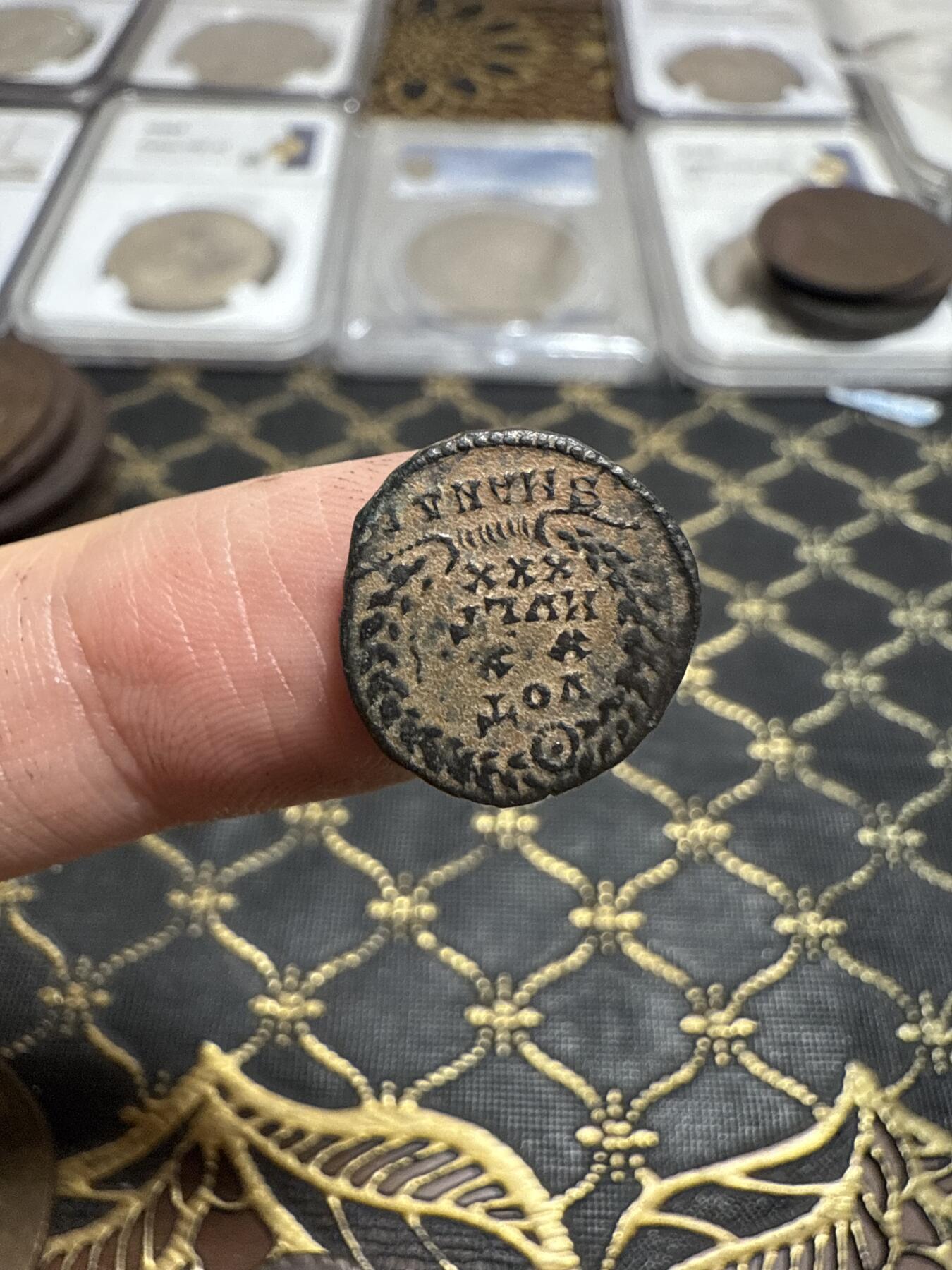 南宋泉阁俄币 外币 国币 专场第二十一期 【送拍无额外佣金】 古罗马 公元337-340年 君士坦丁二世誓愿铜币 背逆 个头偏大 细节还不错 好品