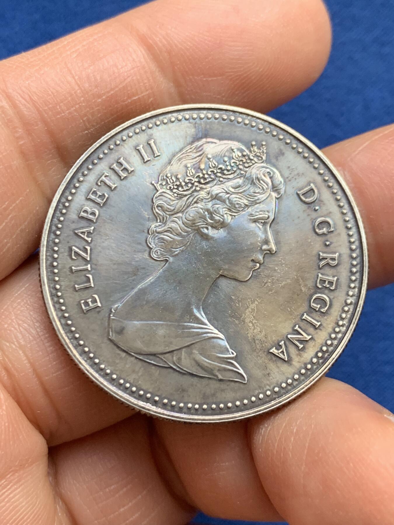 《竞宝斋》第459场 周日，周一，2场连拍 （全场包邮）欢迎送拍 加拿大1980年北极熊女王1元银币，约23.45g，500银。