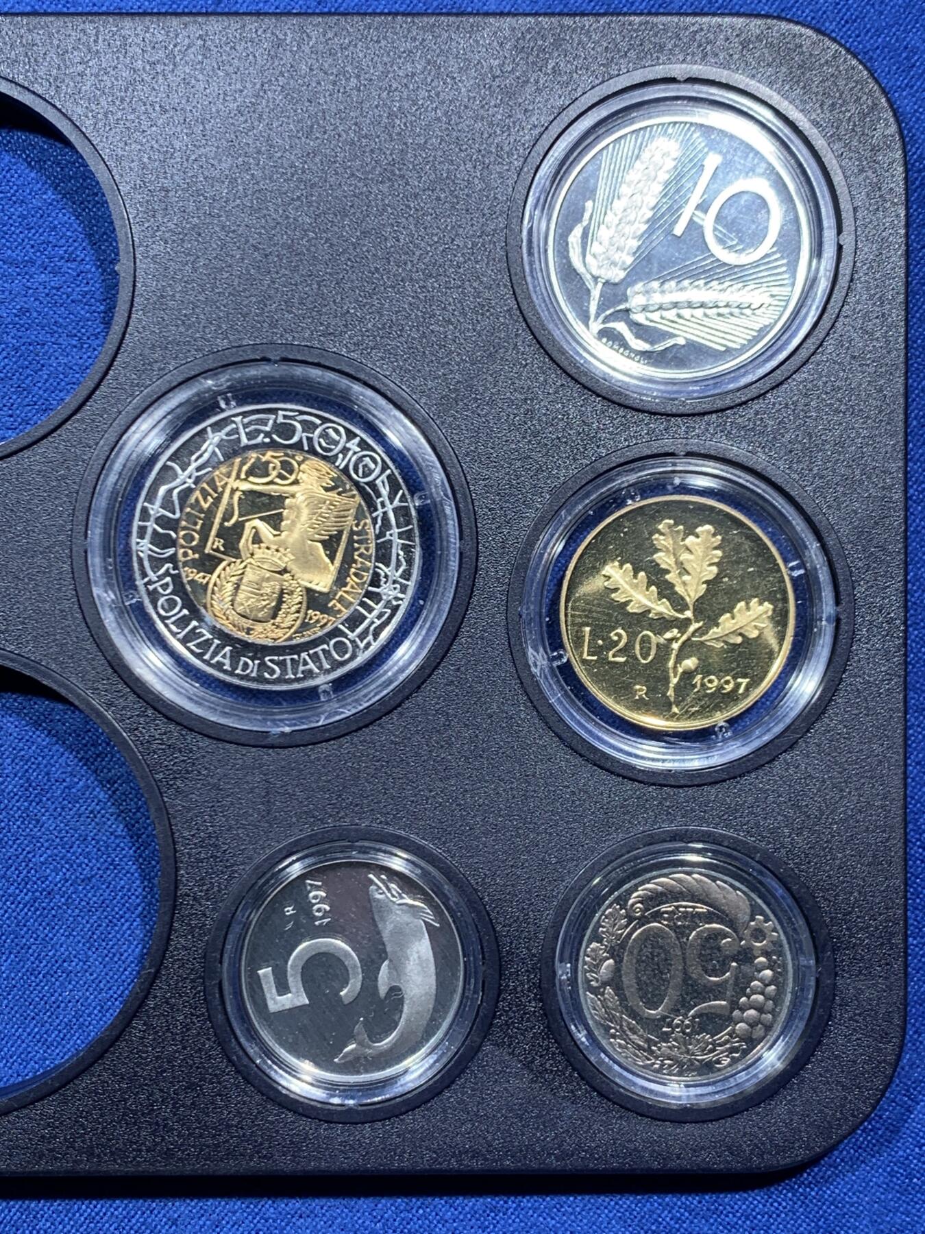 《竞宝斋》第459场 周日，周一，2场连拍 （全场包邮）欢迎送拍 意大利1997年精制套币10枚装(1里拉到200里拉)