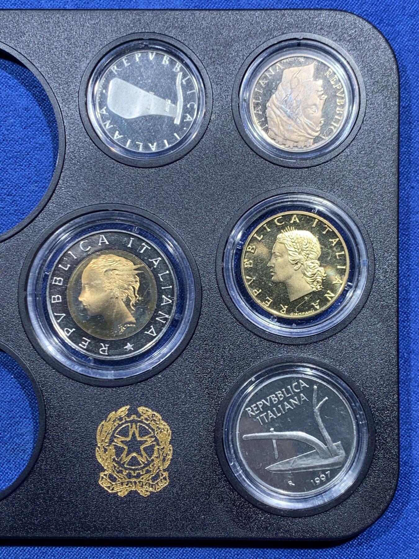 《竞宝斋》第459场 周日，周一，2场连拍 （全场包邮）欢迎送拍 意大利1997年精制套币10枚装(1里拉到200里拉)