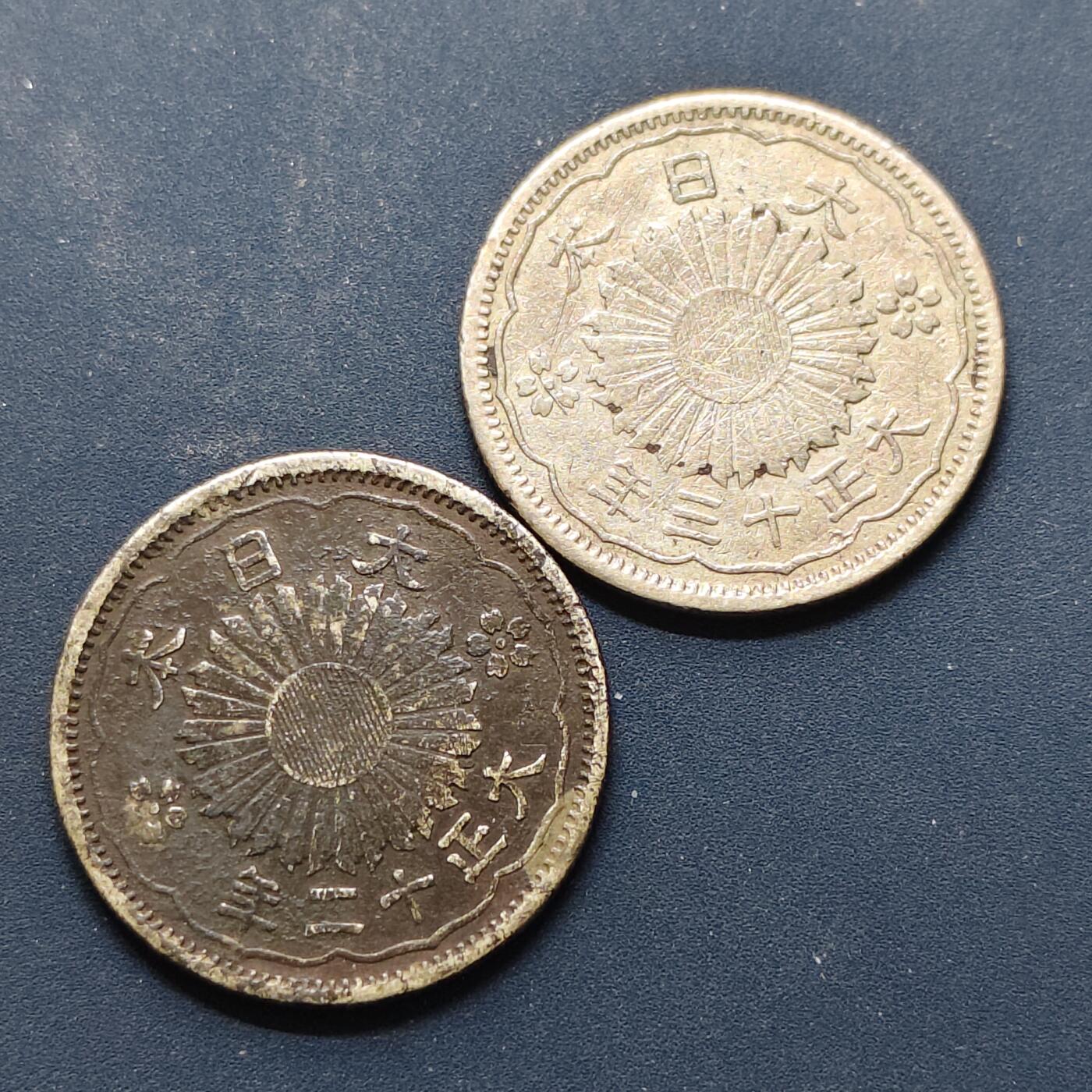 【全场包邮】纯粹捡漏拍496场-持续更新中 日本大正12-13年双凤五十钱银币2枚一组【24毫米4.95克72%共2枚】