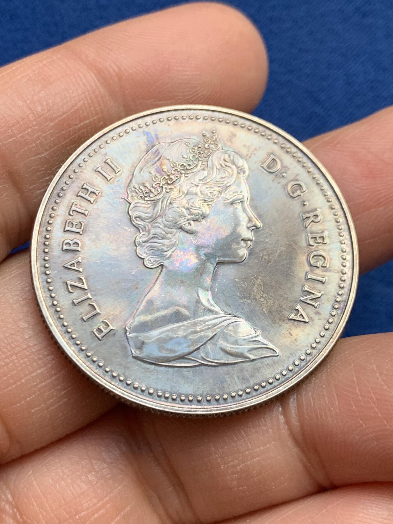 《竞宝斋》第459场 周日，周一，2场连拍 （全场包邮）欢迎送拍 加拿大1980年北极熊女王1元银币，约23.45g，500银。