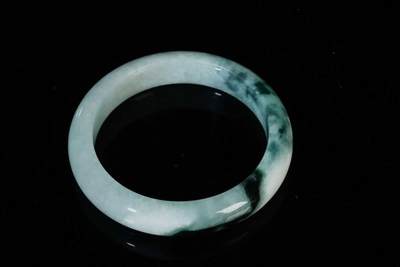 上海都达杂项专场三（全场包邮） - 天然冰糯种带绿翡翠手镯68-40