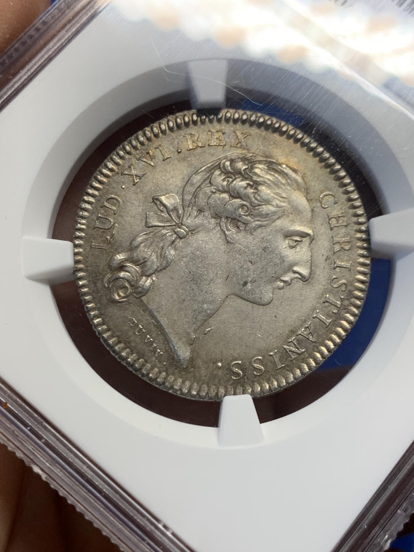 《竞宝斋》第459场 周日，周一，2场连拍 （全场包邮）欢迎送拍 NGC MS63 法国1764年路易十五退休金jeton 五彩原光 状态难得 jeton中比较少见的品种 足够自藏的品质