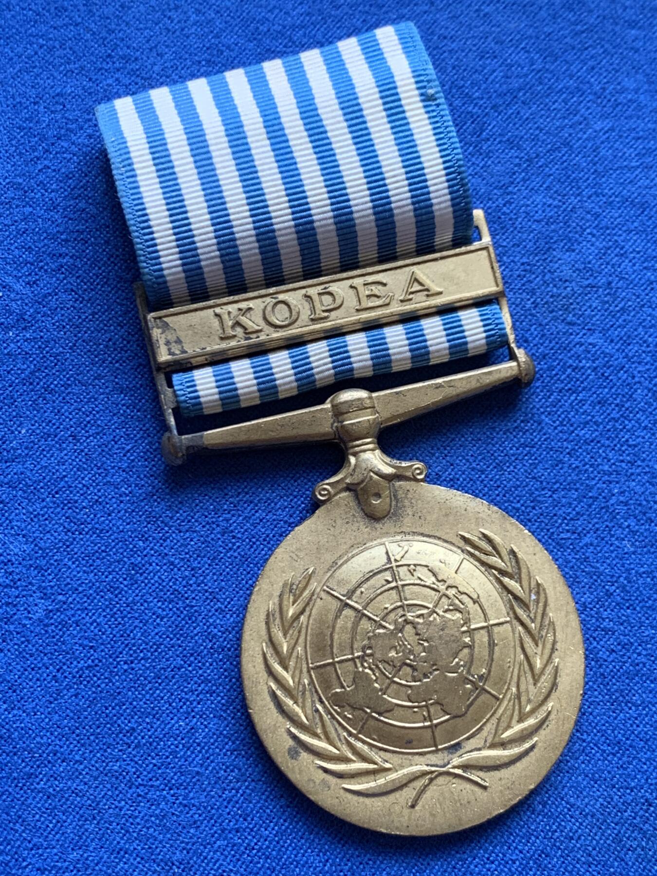 《竞宝斋》第459场 周日，周一，2场连拍 （全场包邮）欢迎送拍 联合国朝鲜战争服役奖章 总重37.85克