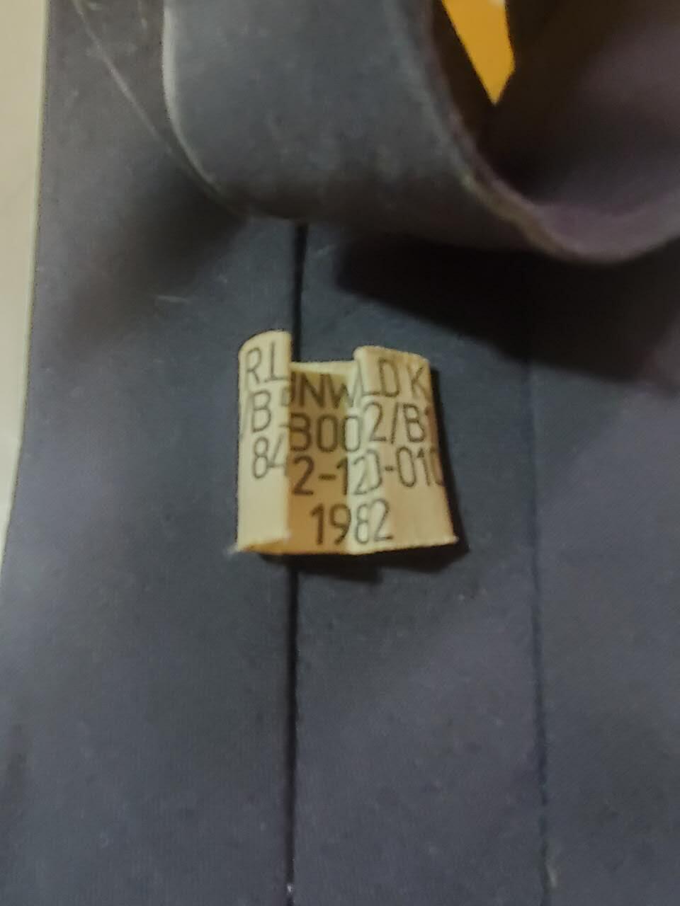 韵星假日拍卖第三十七期 -- Rimey Holidays Auction 37 民主德国国家人民军领带一条 带厂标