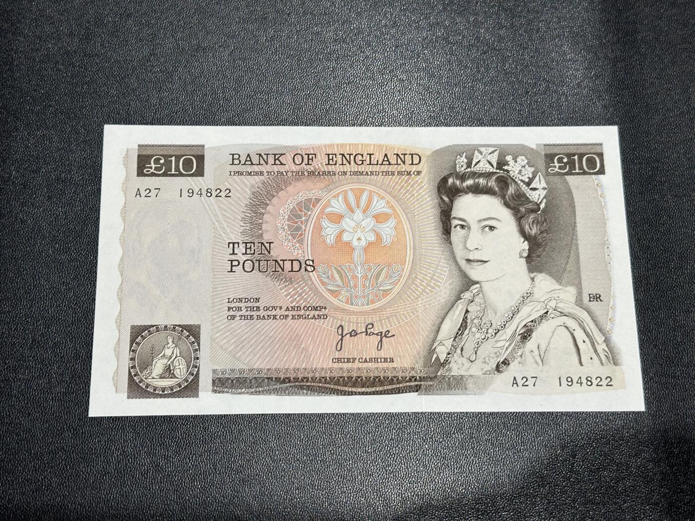 《外钞收藏家》第六百零三期（精选场）（本平台长期征集拍品、欢迎藏友们联系合作） 英国D序列10镑 生日号 UNC-