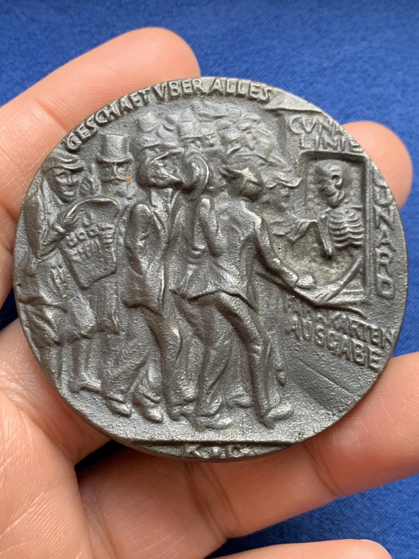 《竞宝斋》第459场 周日，周一，2场连拍 （全场包邮）欢迎送拍 德国 1915 死亡船票 铸铁章 卡尔歌茨作品 78.1克 55.2mm 铁章有这个品相不易