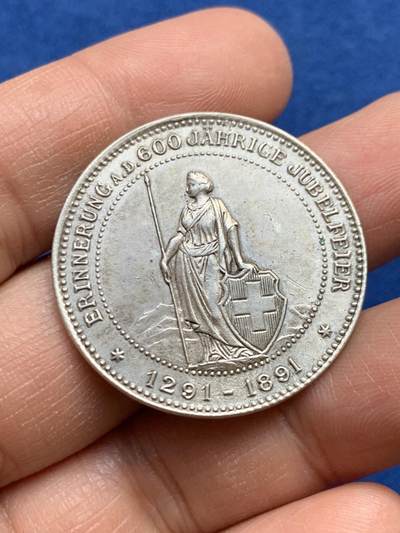 《竞宝斋》第459场 周日，周一，2场连拍 （全场包邮）欢迎送拍 - 1891年瑞士联邦成立600周年纪念银章，1291年是瑞士联邦的起源年份，当时乌里、施维茨和下瓦尔登三个州签署了《永久同盟条约》，奠定了现代瑞士的基础。11.72克，33.2mm，币面有轻微不平