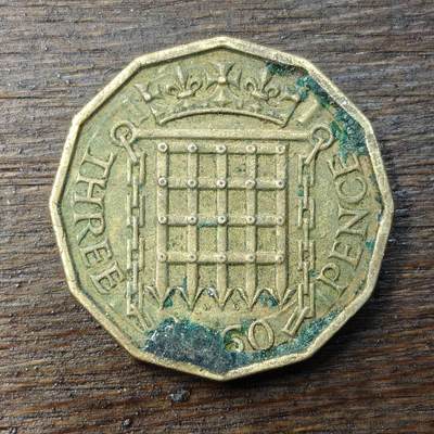 【铜匠收藏】★第138场★散币场。不寄存，30包邮。不满30元，支付5元运费。《接受代拍 代送NGC评级》 - 79【无寄存】1960年 英国 3便士 伊丽莎白女王