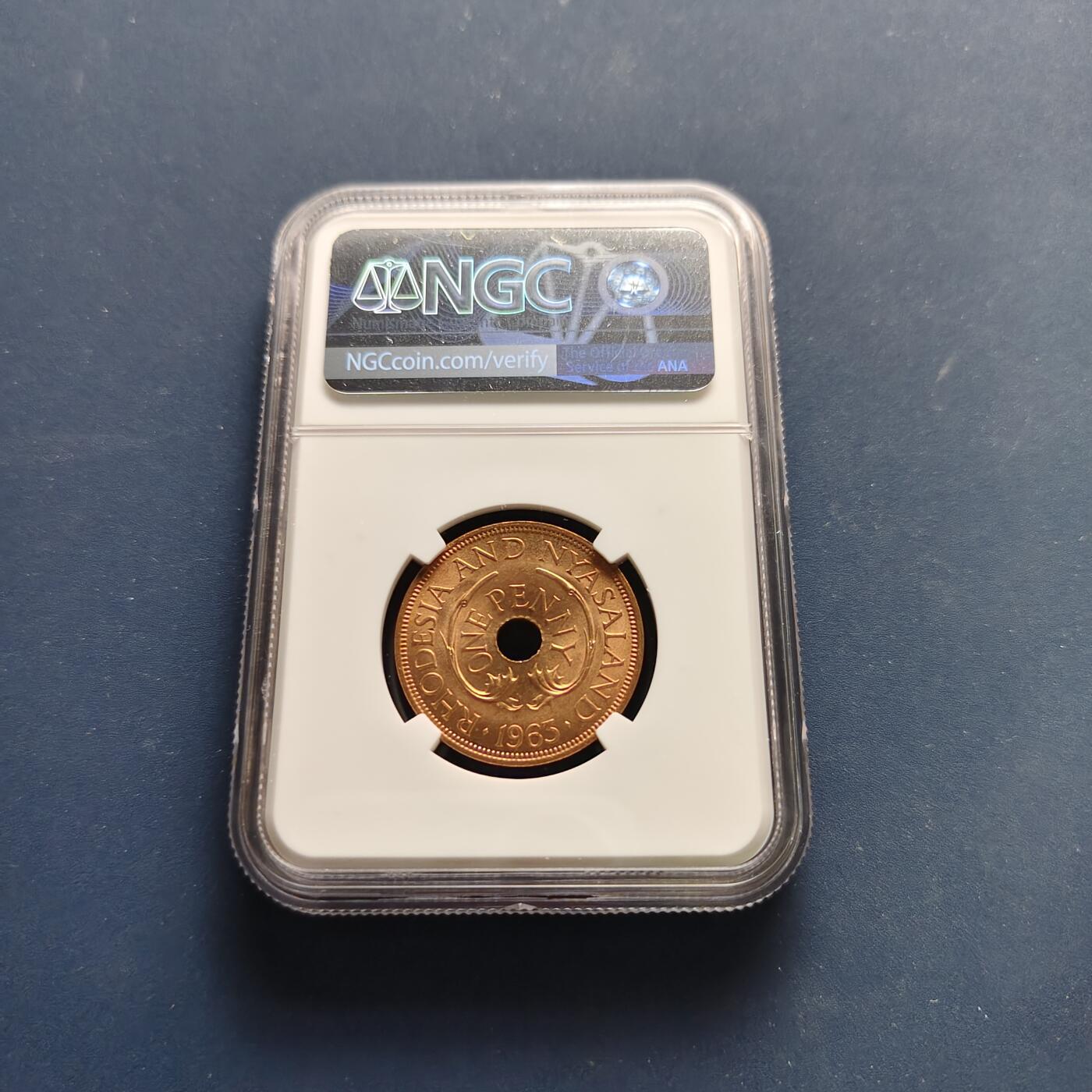 【全场包邮】纯粹捡漏拍497场-持续更新中 【收藏级·冠军分】英属罗德西亚和尼亚萨兰1963年女王1便士铜币-NGC MS66 RD