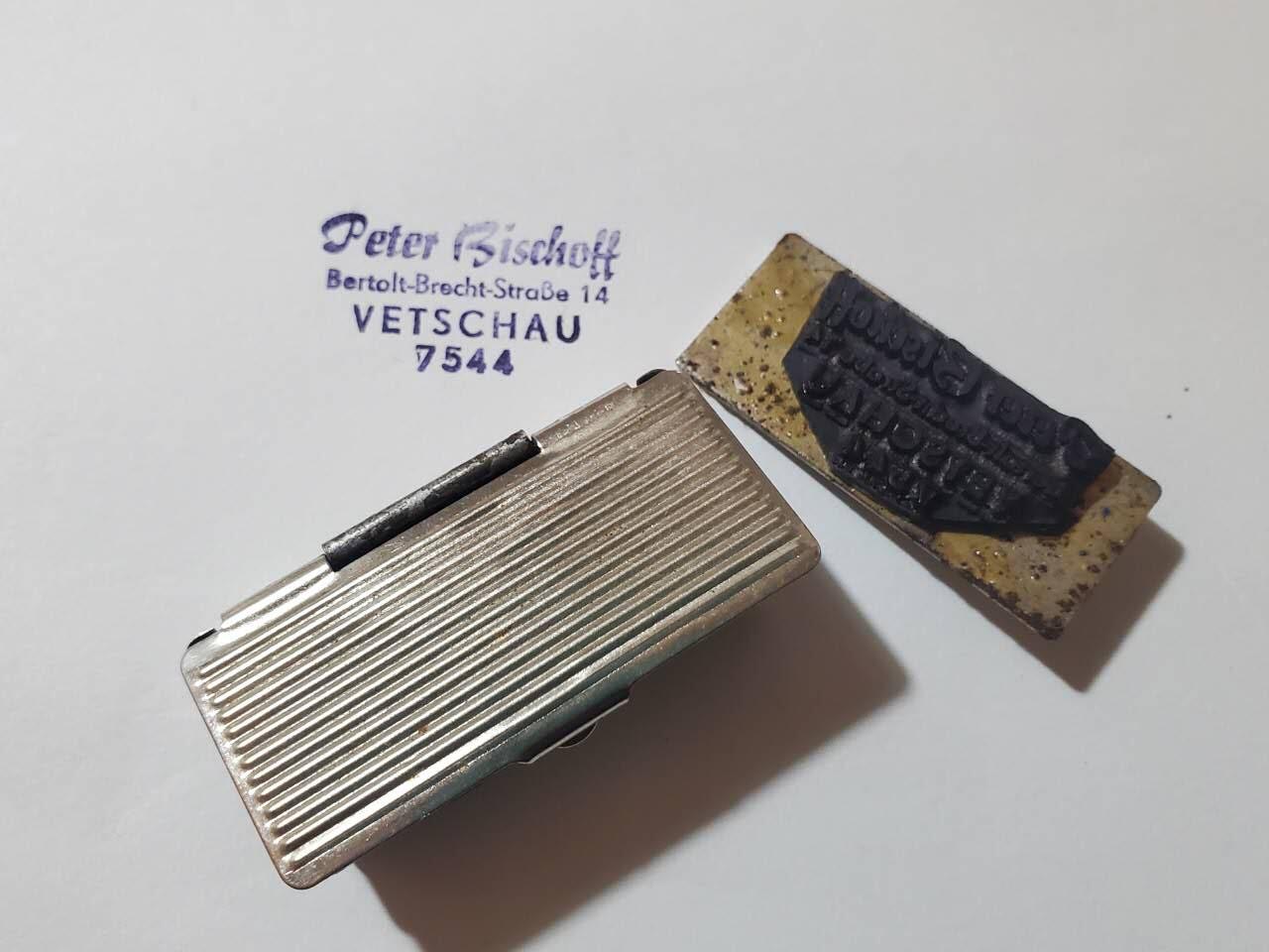 韵星假日拍卖第三十七期 -- Rimey Holidays Auction 37 Nazi德国奥运会帆船金牌得主Peter Bicshoff个人印章一枚 非常少见 印泥和印章完好无缺失 可以正常使用 带原盒 原主为著名运动员 在奥林匹克官网和维基均有记录 最后一幅图为其记录