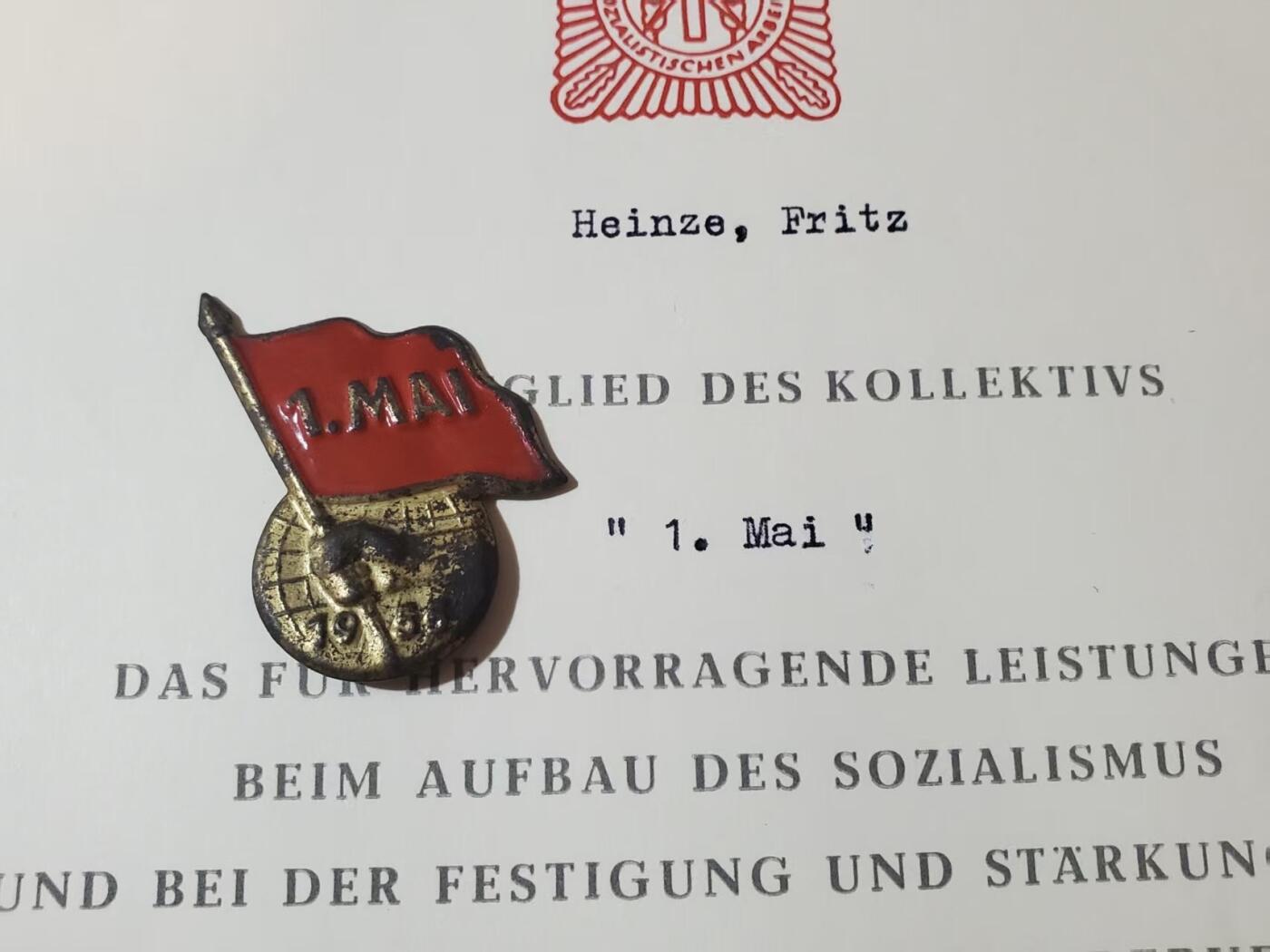 韵星假日拍卖第三十七期 -- Rimey Holidays Auction 37 民主德国集体劳动荣誉“五月一日”荣誉称号奖章带证书 少见