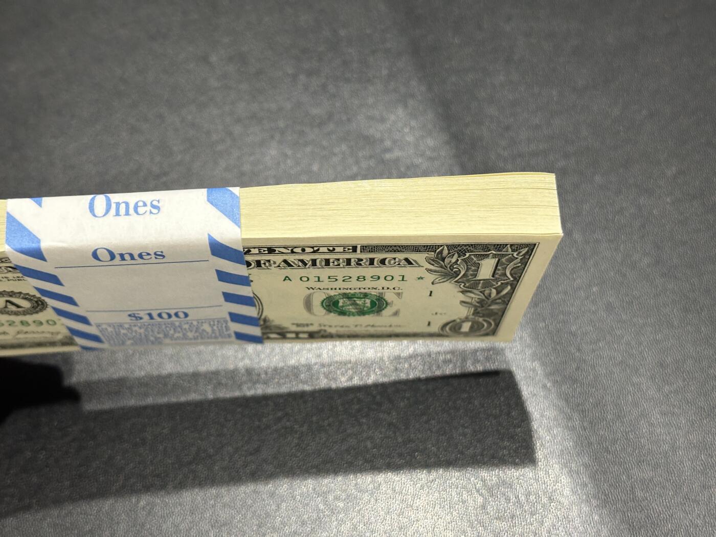 《外钞收藏家》第六百零三期（精选场）（本平台长期征集拍品、欢迎藏友们联系合作） 2017年美国1美元 标准100连号 全新 A冠 补号 高位无47靓号