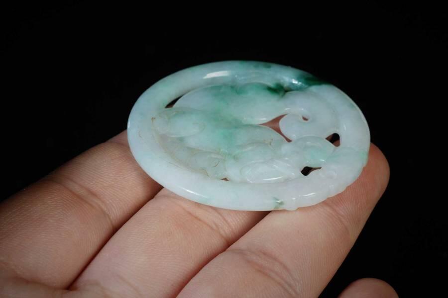 上海都达杂项专场三（全场包邮） 天然冰绿种翡翠（A货）精雕《仿古兽》挂件86-12