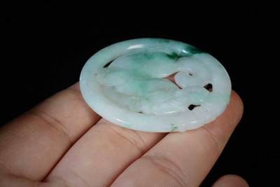 上海都达杂项专场三十四【年后发货全场包邮】  天然冰绿种翡翠（A货）精雕《仿古兽》挂件86-12