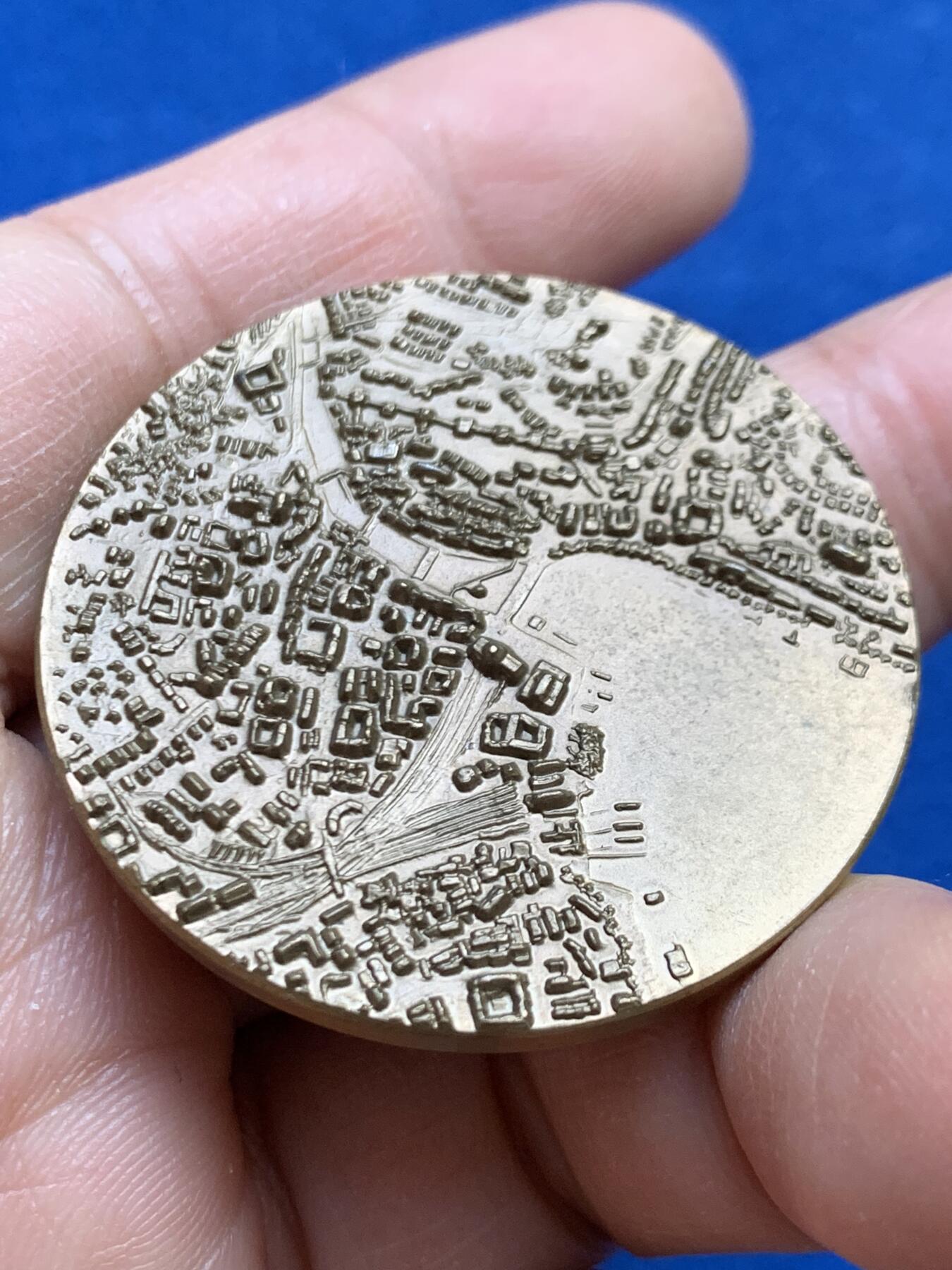 《竞宝斋》第459场 周日，周一，2场连拍 （全场包邮）欢迎送拍 瑞士卢塞恩建城800周年(1178-1978)纪念铜章 34.3克 41.6mm 双面景观高浮雕 非常少见的品种