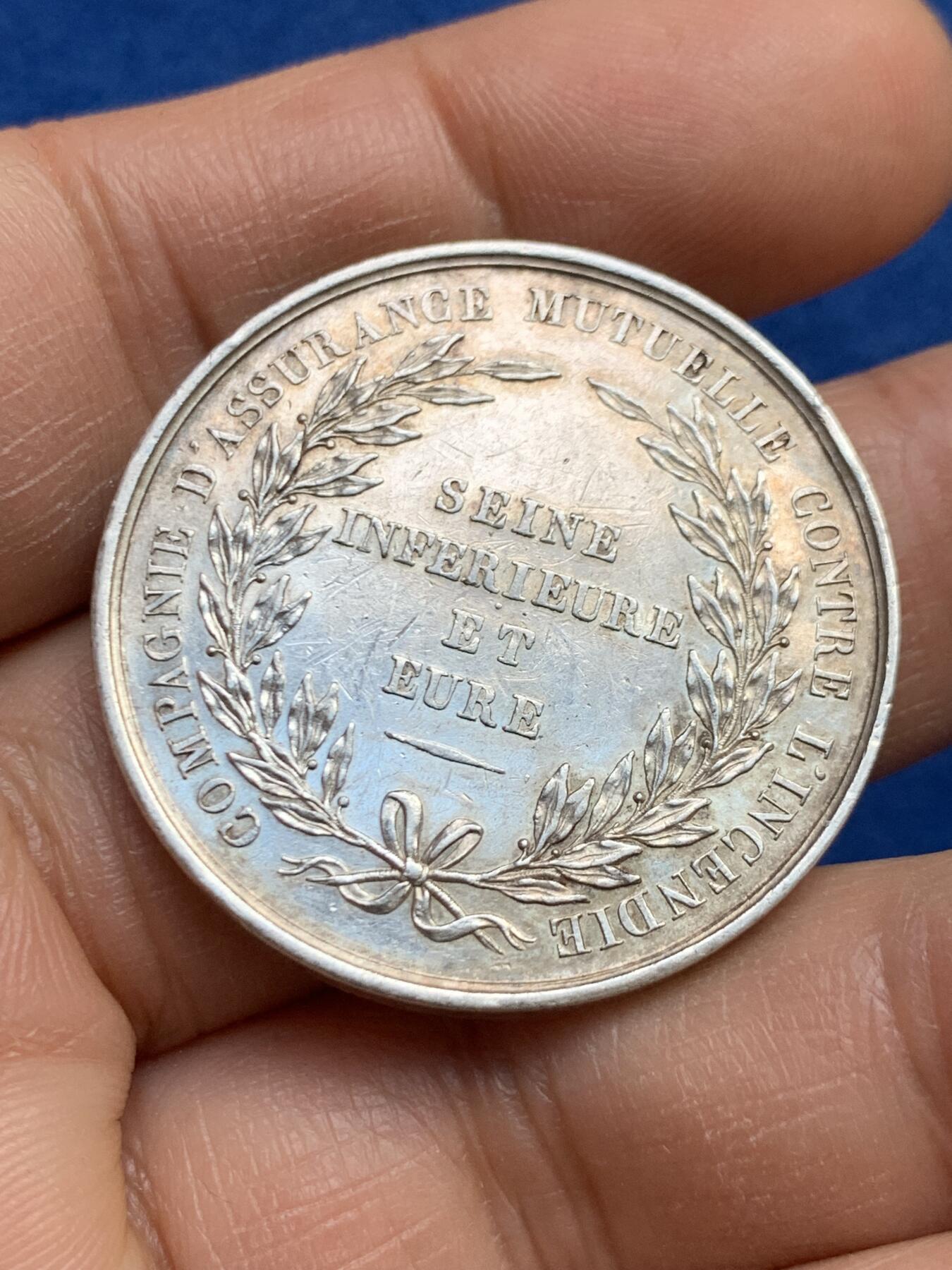 《竞宝斋》第459场 周日，周一，2场连拍 （全场包邮）欢迎送拍 法国1818年塞纳火灾互助保险银质代币，浴火凤凰圆形少见款，17.75克，34.6mm