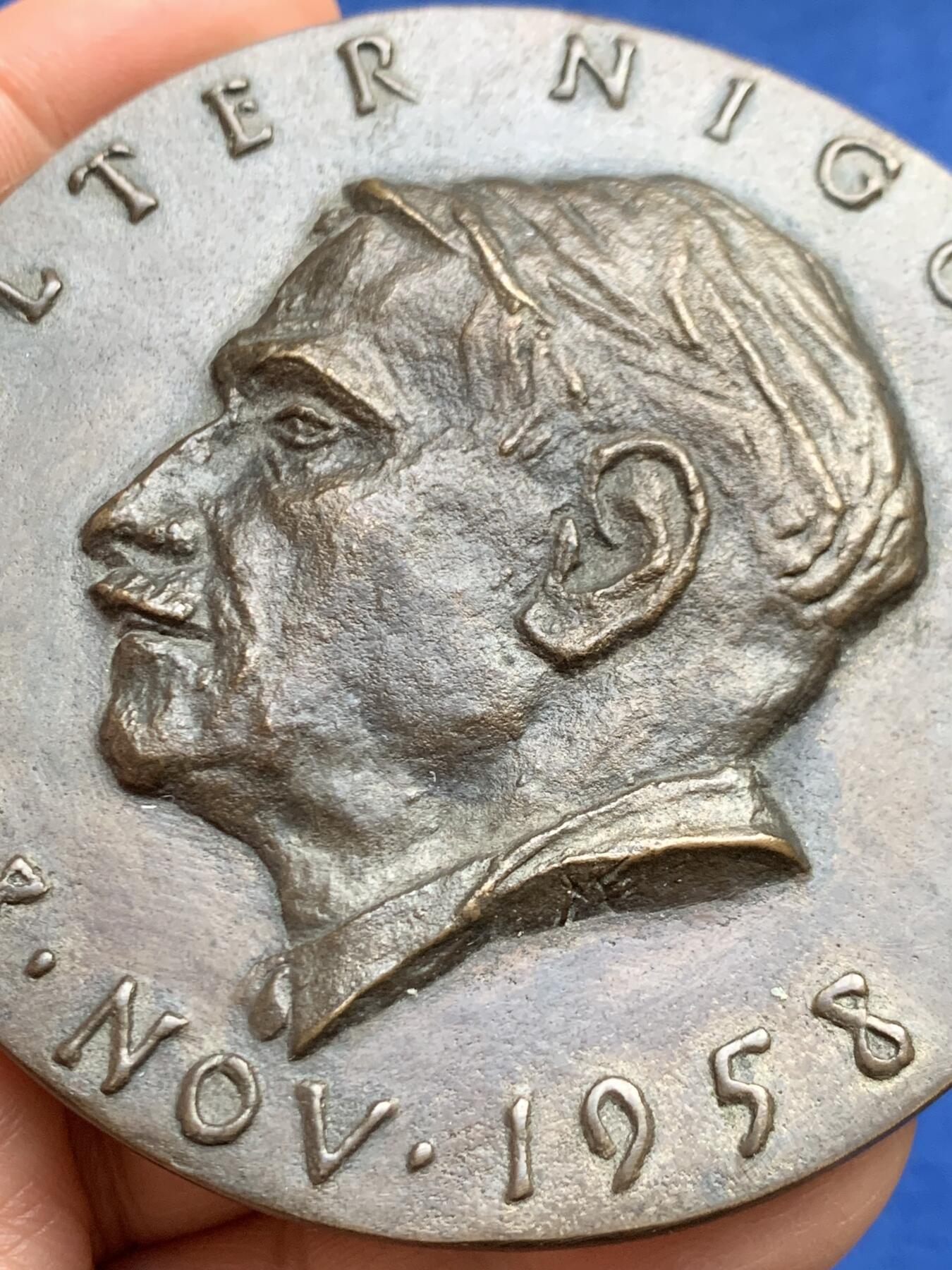 《竞宝斋》第459场 周日，周一，2场连拍 （全场包邮）欢迎送拍 瑞士沃尔特·尼格勒纪念铜章，高浮雕，大型。154克，76.7mm