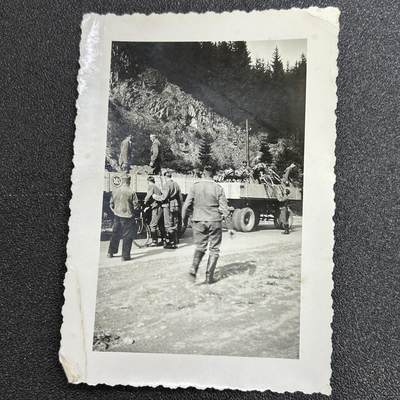 西秦中古拍卖第七十三期 - 二战 德军军车车队照片 背面有批注