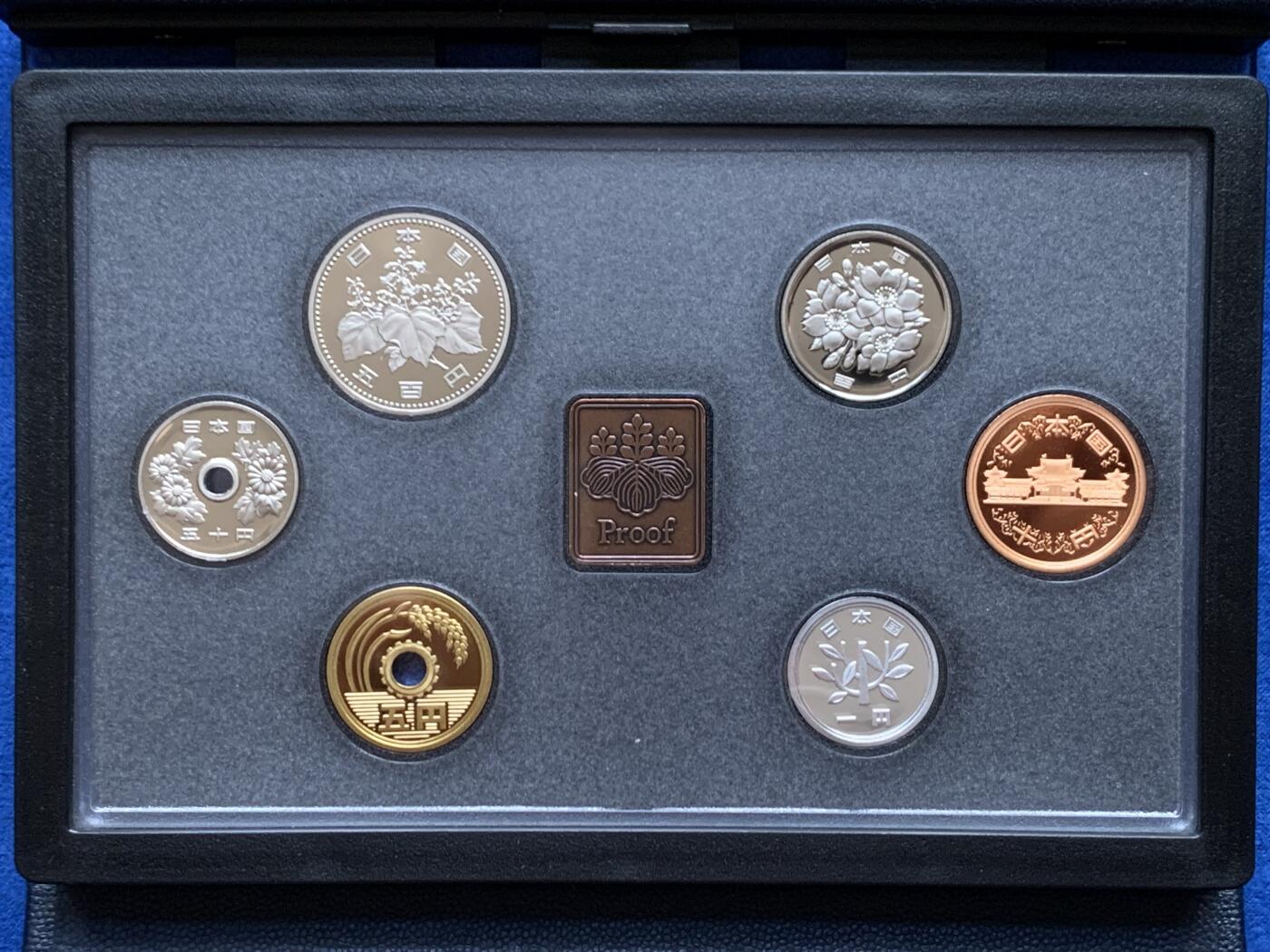 《竞宝斋》第459场 周日，周一，2场连拍 （全场包邮）欢迎送拍 1994年/平成6年日本精制黑皮套币