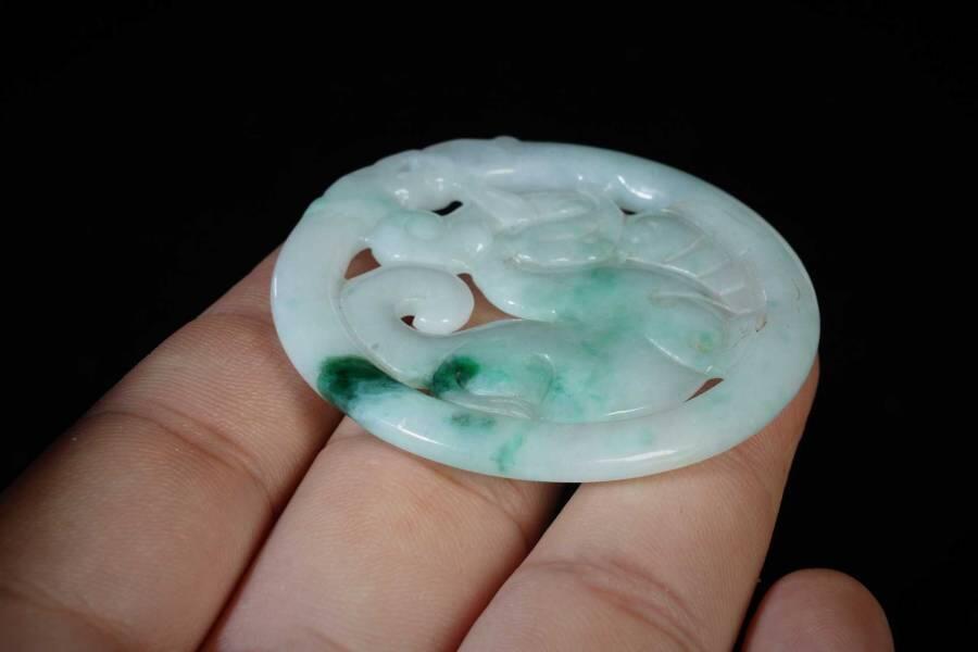 上海都达杂项专场三（全场包邮） 天然冰绿种翡翠（A货）精雕《仿古兽》挂件86-12