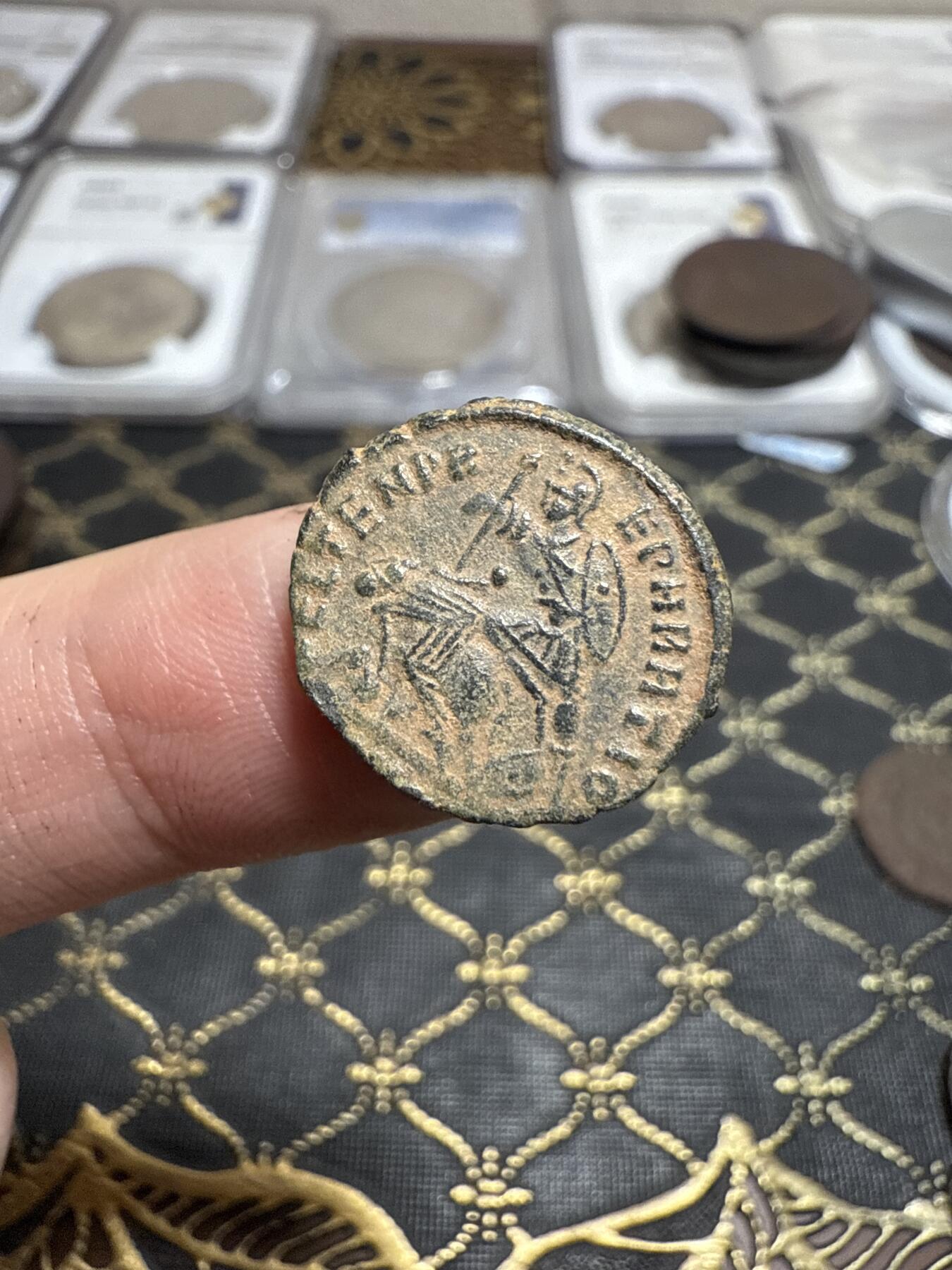 南宋泉阁俄币 外币 国币 专场第二十一期 【送拍无额外佣金】 古罗马 公元337-340年 君士坦丁二世铜币 背逆 个头偏大 细节还不错 好品