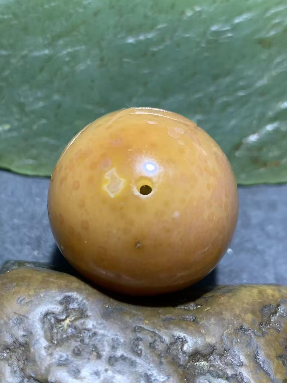 精美鱼籽纹冻料战国红玛瑙手工雕刻福在眼前大蛋形珠一个！