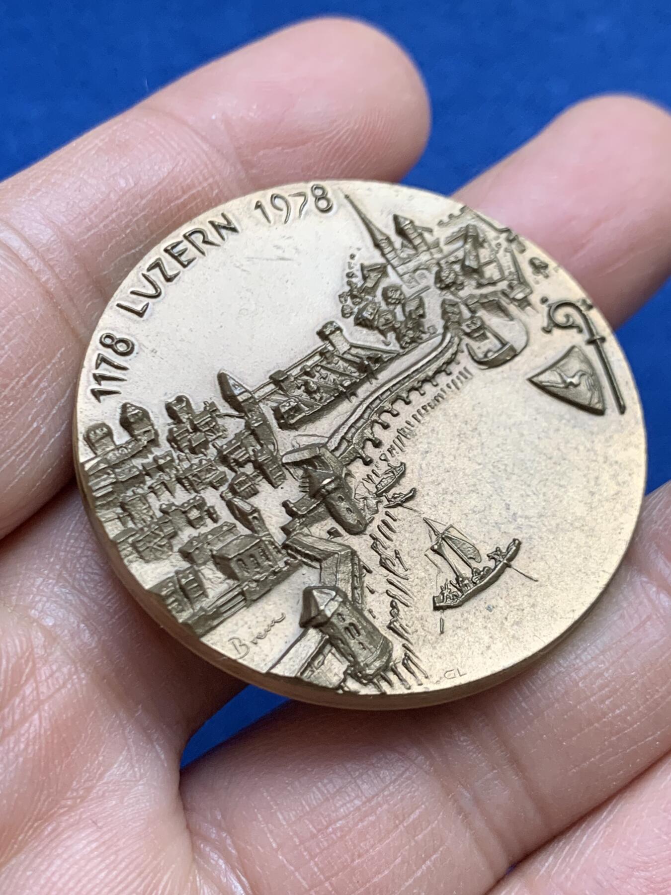 《竞宝斋》第459场 周日，周一，2场连拍 （全场包邮）欢迎送拍 瑞士卢塞恩建城800周年(1178-1978)纪念铜章 34.3克 41.6mm 双面景观高浮雕 非常少见的品种