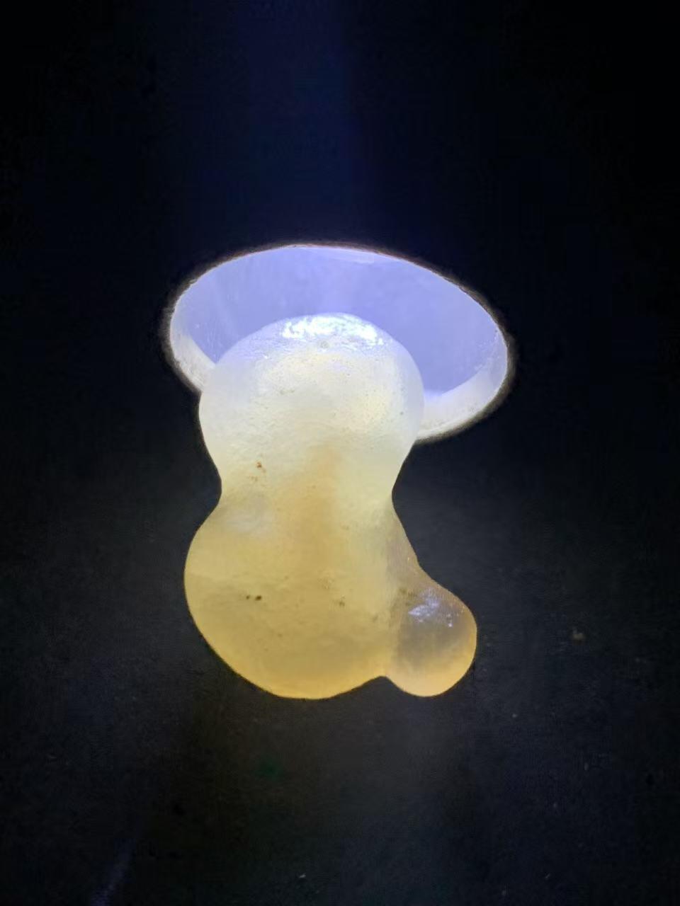 精美天然戈壁阿拉善白糖心葫芦形原石一颗，