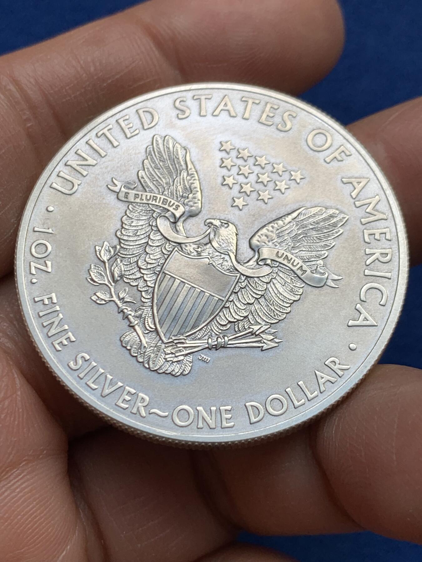 《竞宝斋》第459场 周日，周一，2场连拍 （全场包邮）欢迎送拍 美国2015年行走女神投资银币，1盎司，999银，31.1克