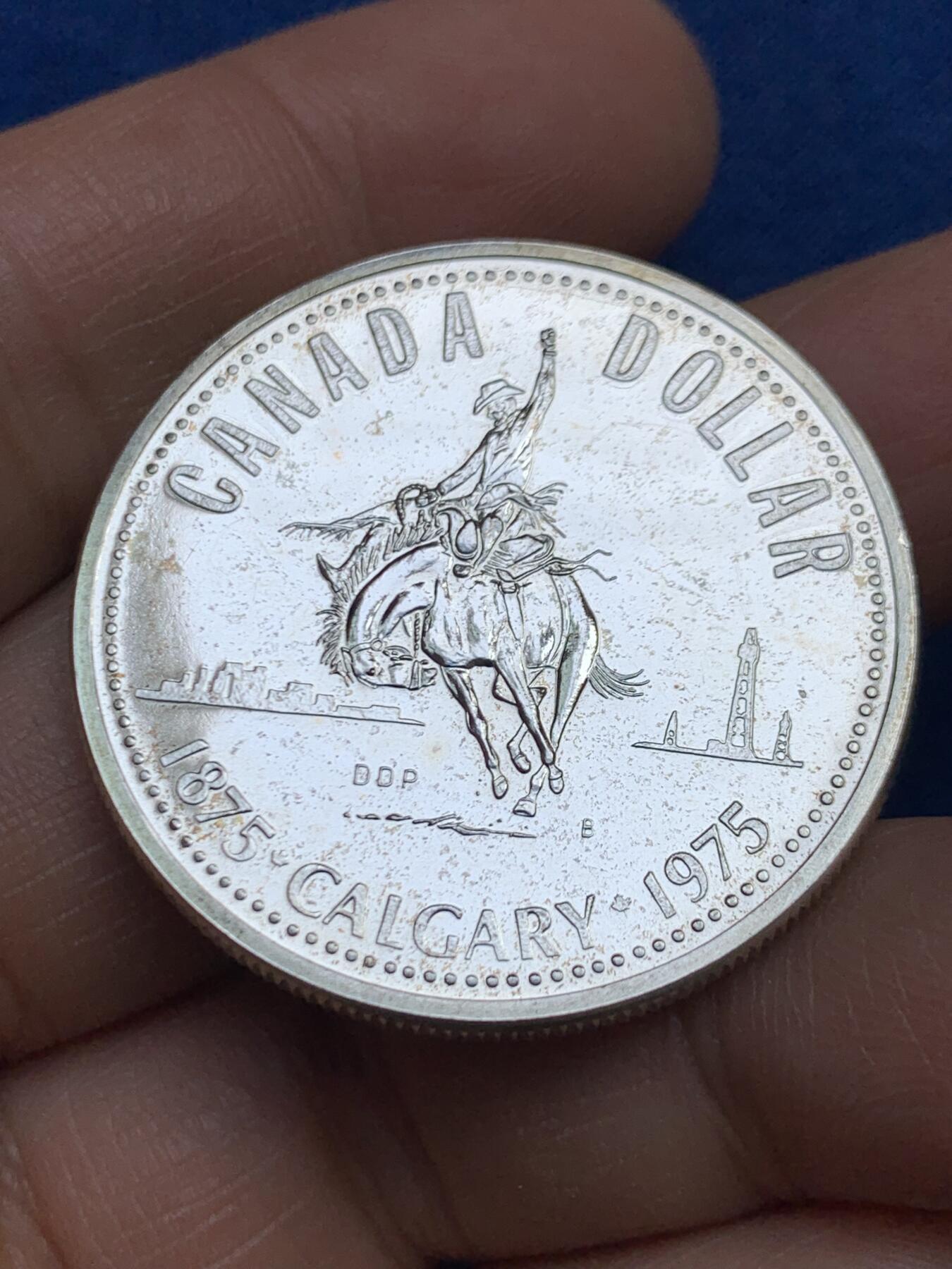 《竞宝斋》第459场 周日，周一，2场连拍 （全场包邮）欢迎送拍 加拿大1975年卡尔加里骑警队成立100周年1元银币，23.5克，500银