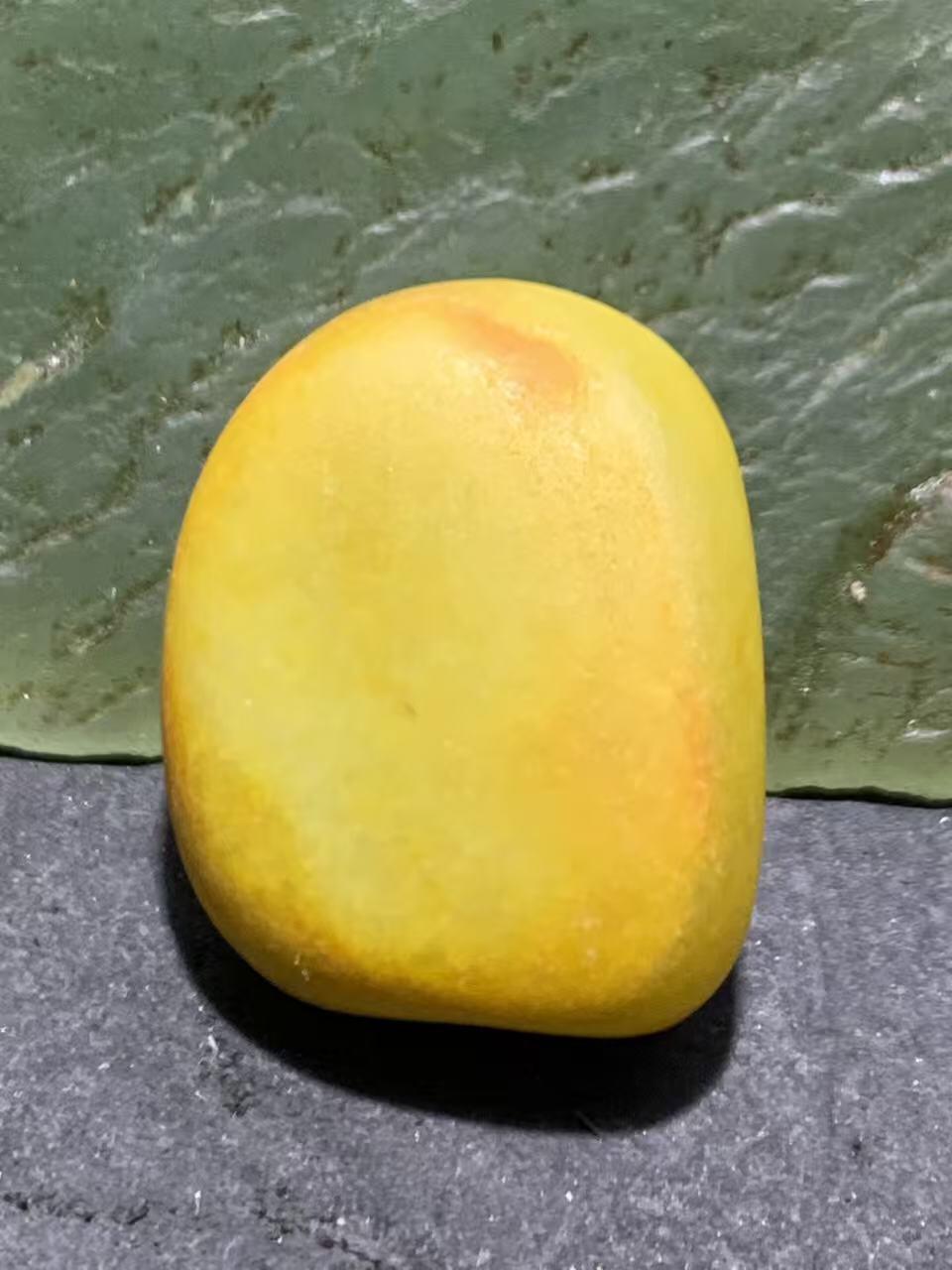 精美洒金皮和田玉独籽原石一颗，