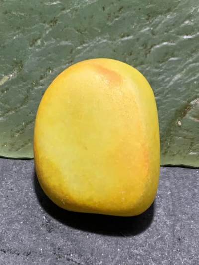 精美洒金皮和田玉独籽原石一颗， - 精美洒金皮和田玉独籽原石一颗，