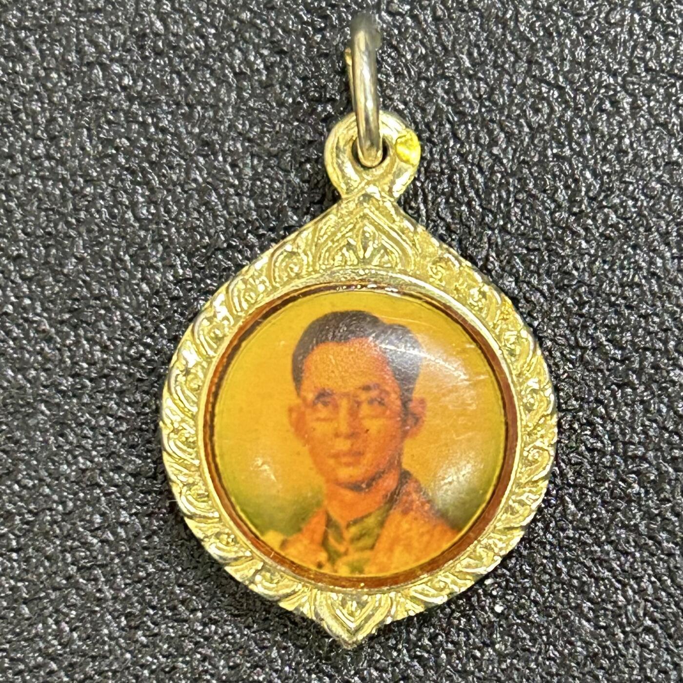 西秦中古拍卖第七十三期 泰国 泰皇普密蓬—王后诗丽吉纪念章