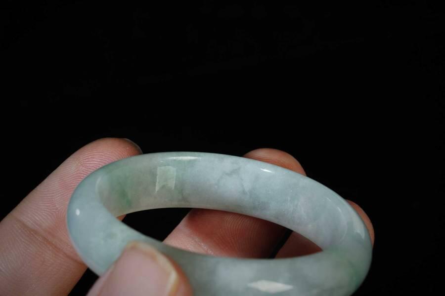 上海都达杂项专场三（全场包邮） 天然冰绿种翡翠蛋形手镯86-42