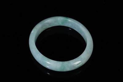 上海都达杂项专场三十四【年后发货全场包邮】  天然冰绿种翡翠蛋形手镯86-42