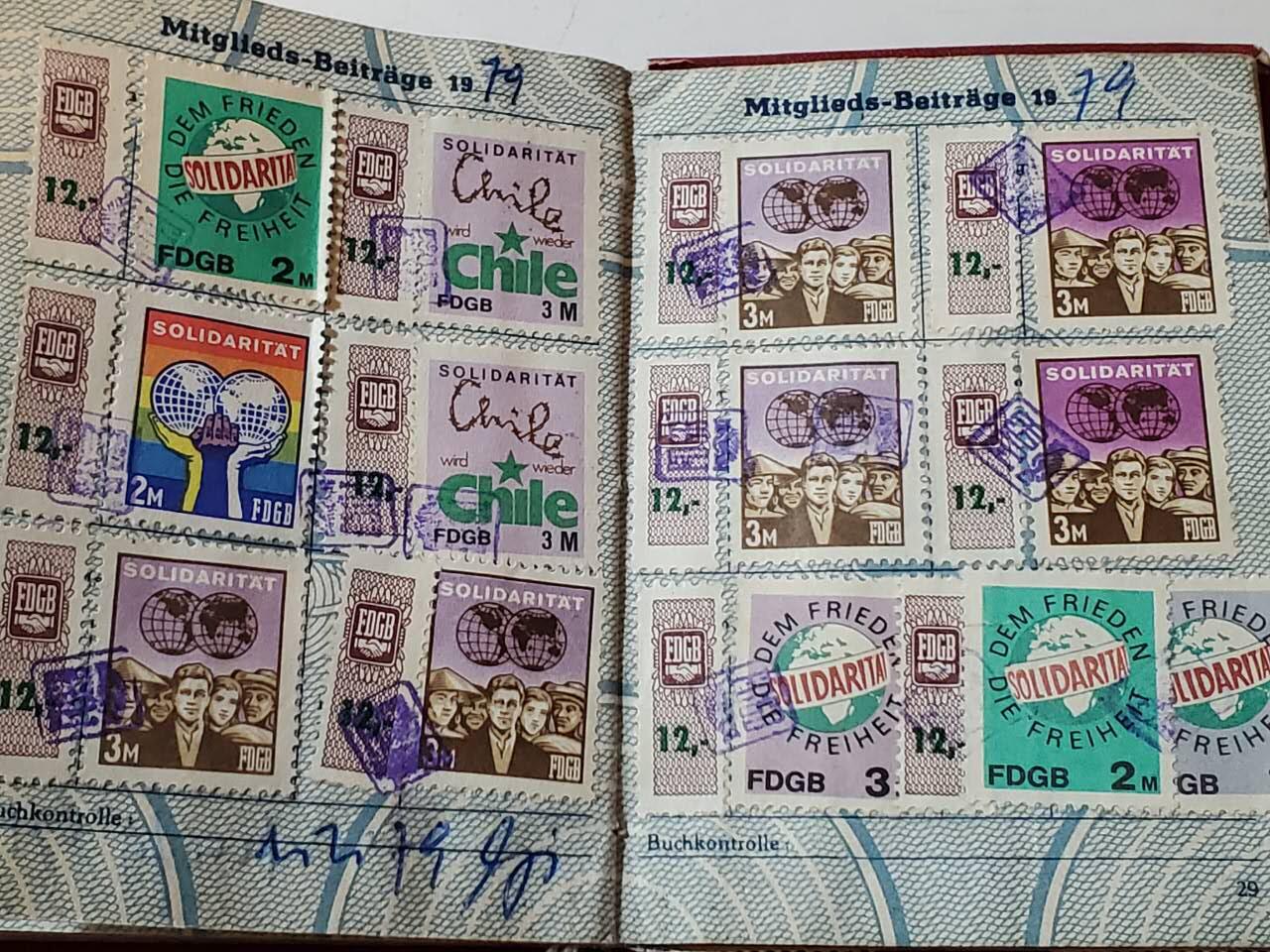 韵星假日拍卖第三十七期 -- Rimey Holidays Auction 37 民主德国工会40年荣誉成员证章带证 证少见 贴票很齐 包括支援越南、智利苏德友谊等